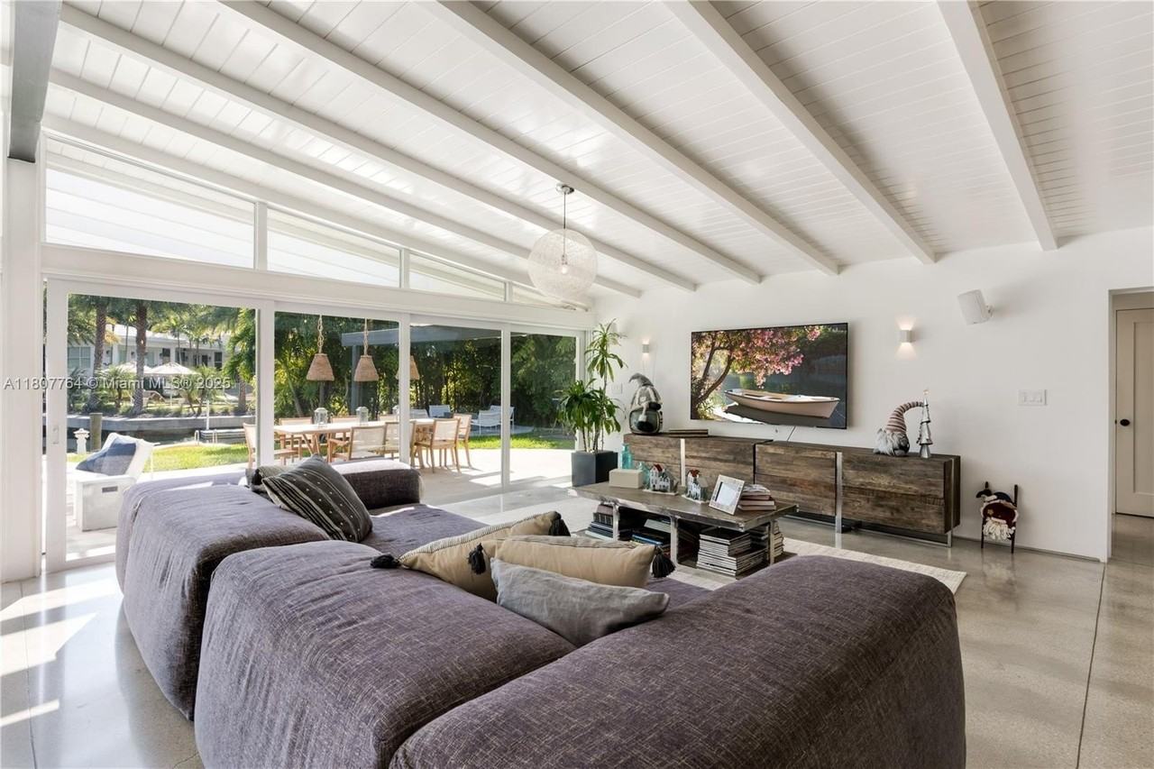 270 Island Dr - Photo 2 of 19