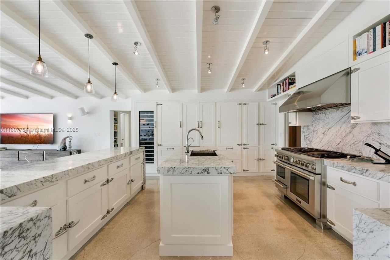 270 Island Dr - Photo 6 of 19