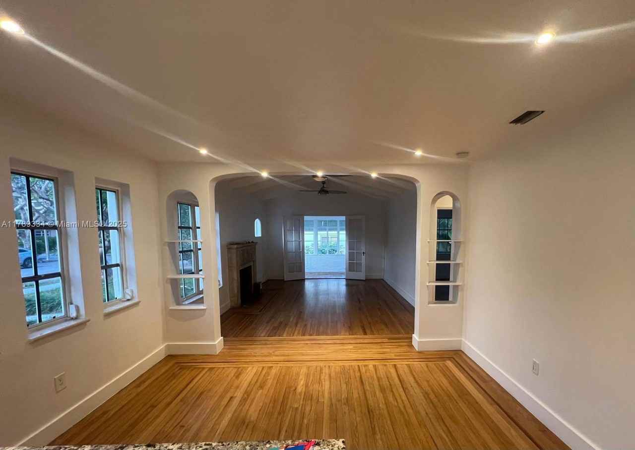 668 Ne 72nd Ter - Photo 4 of 8