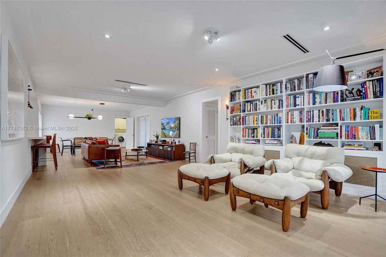 1223 Northeast 102nd Street - Photo 4 of 8