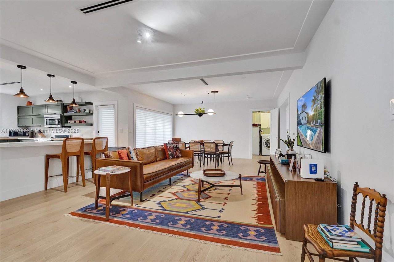 1223 Northeast 102nd Street - Photo 5 of 8