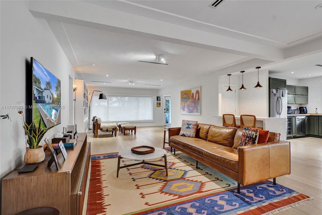 1223 Northeast 102nd Street - Photo 6 of 8