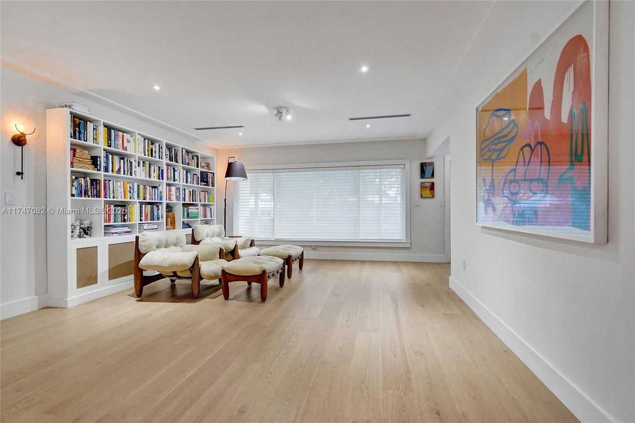 1223 Northeast 102nd Street - Photo 7 of 8