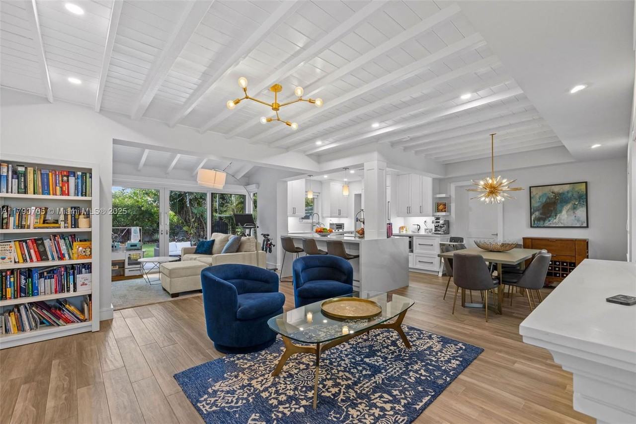 90 Ne 106th St - Photo 6 of 8