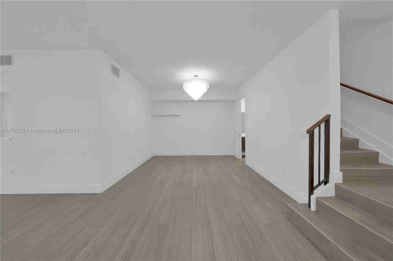 3041 Indiana St #10 - Photo 6 of 8