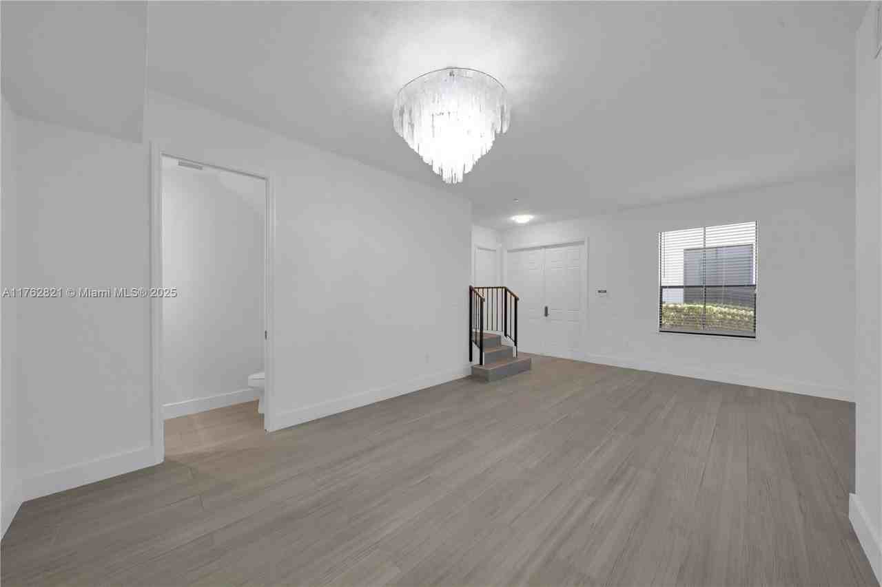 3041 Indiana St #10 - Photo 7 of 8