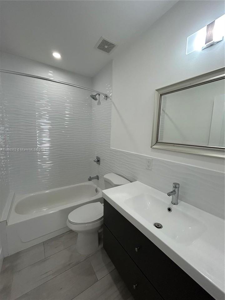 3823 Thomas Ave - Photo 6 of 8