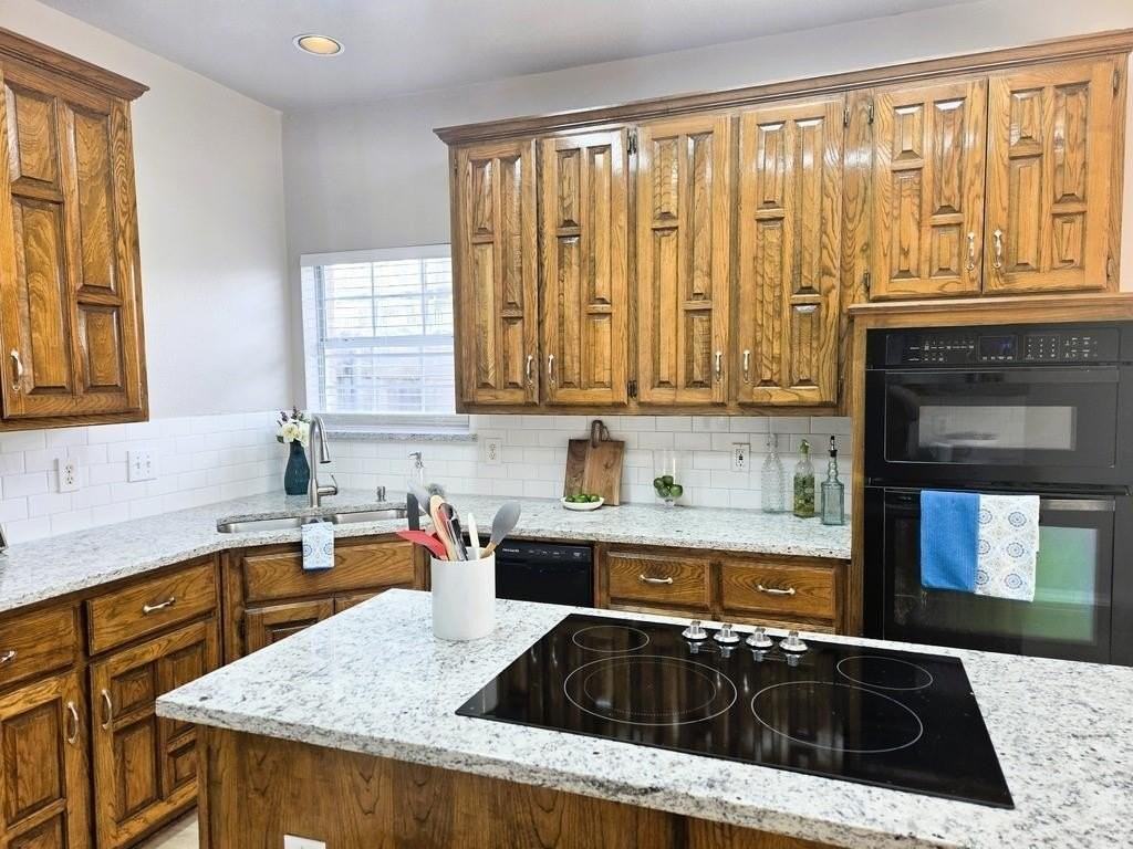 9614 Heartstone Ln - Photo 3 of 12