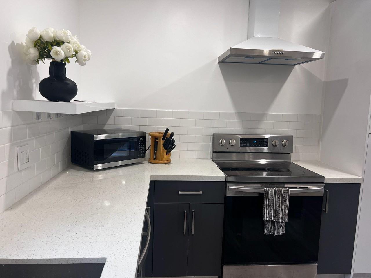 Northwest 25th Avenue - Photo 3 of 10