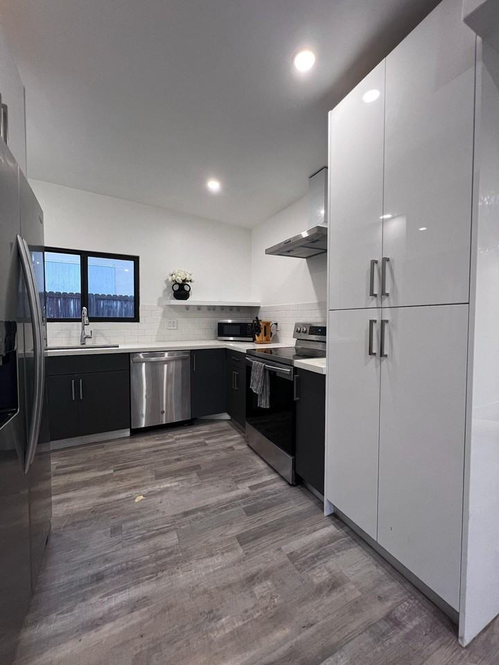 Northwest 25th Avenue - Photo 7 of 10