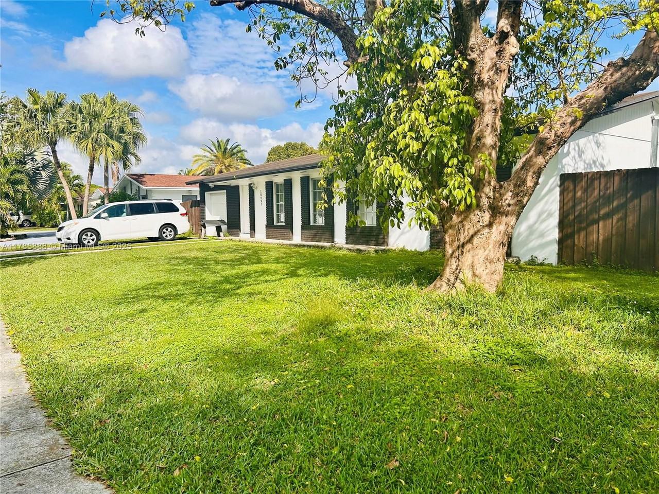 10491 Sw 122nd Ct - Photo 2 of 8