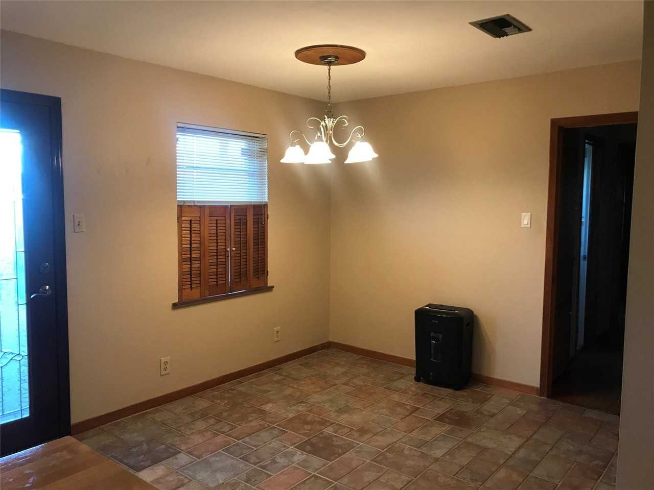 1806 Foxwood Rd - Photo 3 of 15