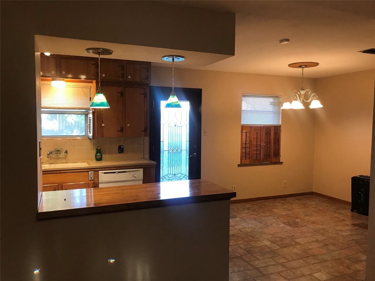 1806 Foxwood Rd - Photo 6 of 15