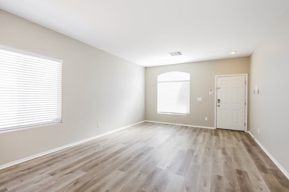 1704 Mizzenmast Ave - Photo 3 of 16