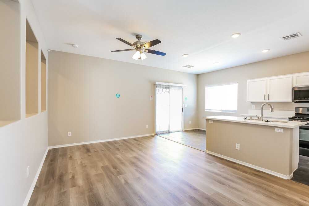 1704 Mizzenmast Ave - Photo 6 of 16