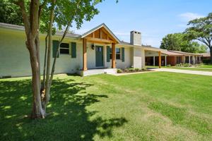 featured image of 614 Holland Ct Sw