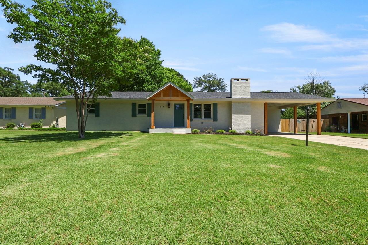 614 Holland Ct Sw - Photo 2 of 20