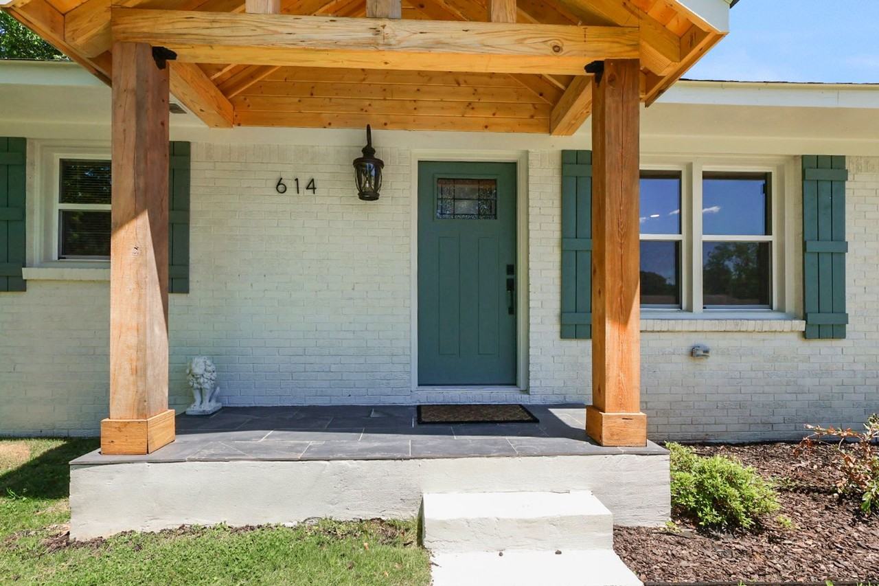 614 Holland Ct Sw - Photo 3 of 20