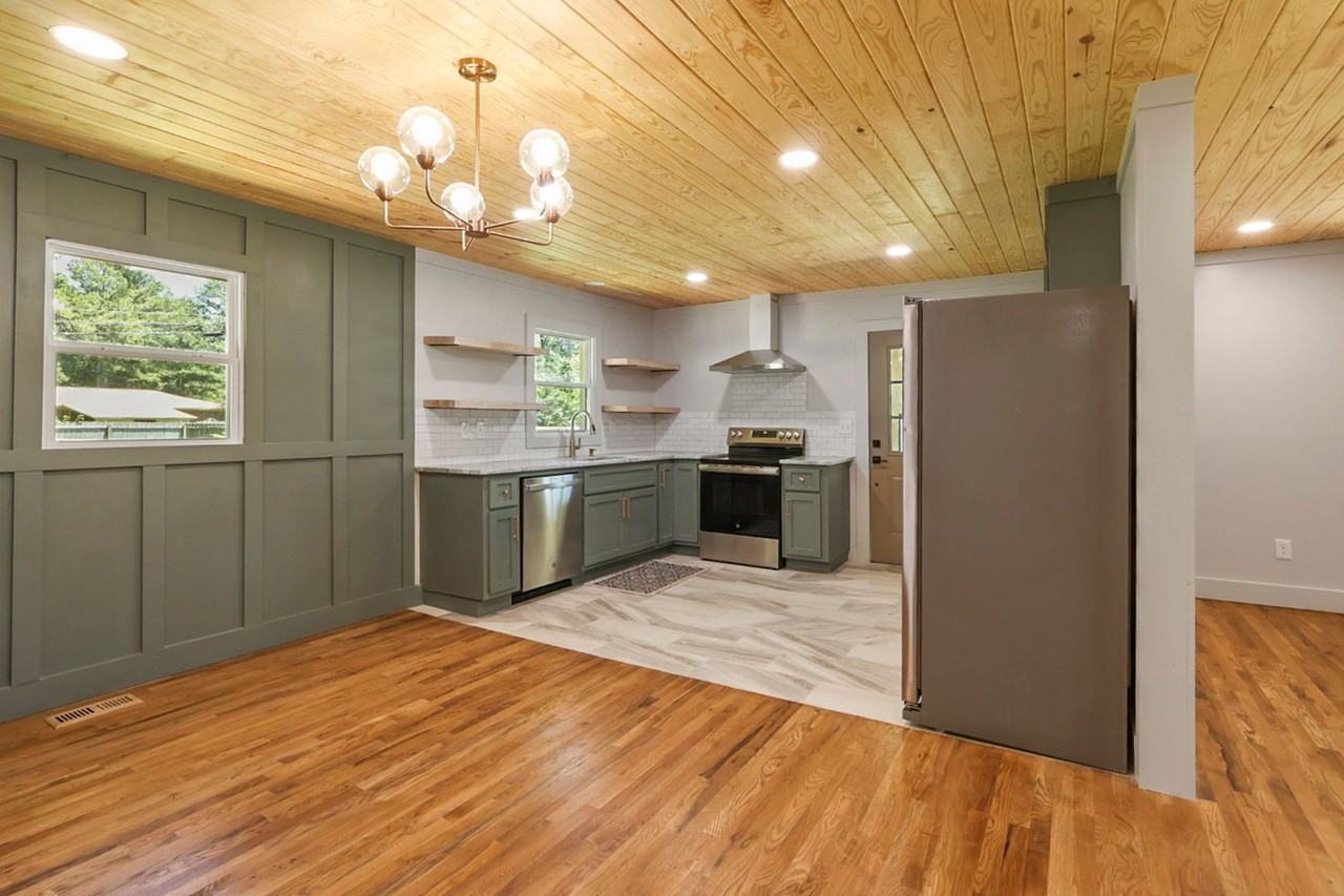 614 Holland Ct Sw - Photo 4 of 20