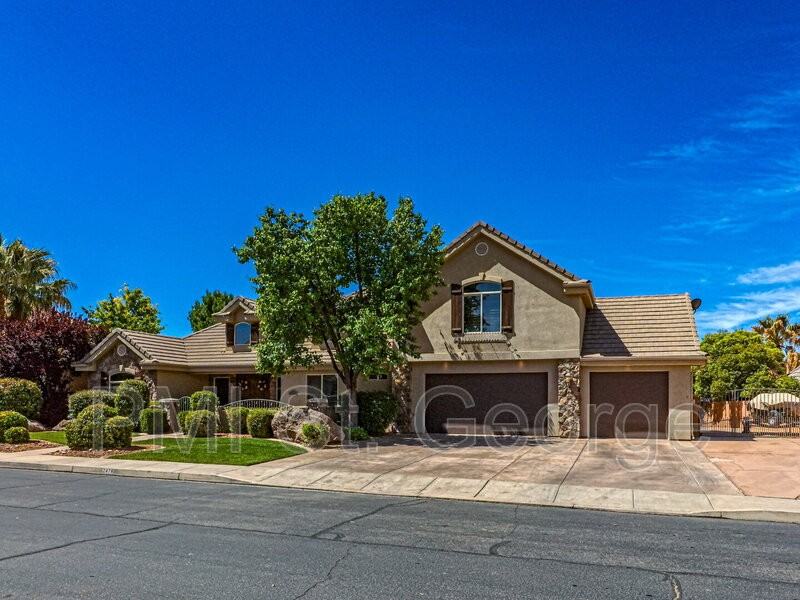 2478 E Springs Dr - Photo 3 of 30