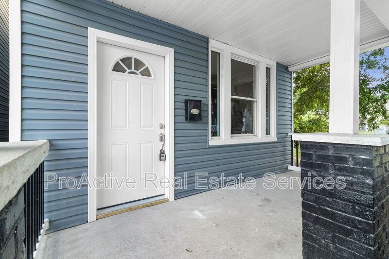 943 Washington Ave - Photo 2 of 20