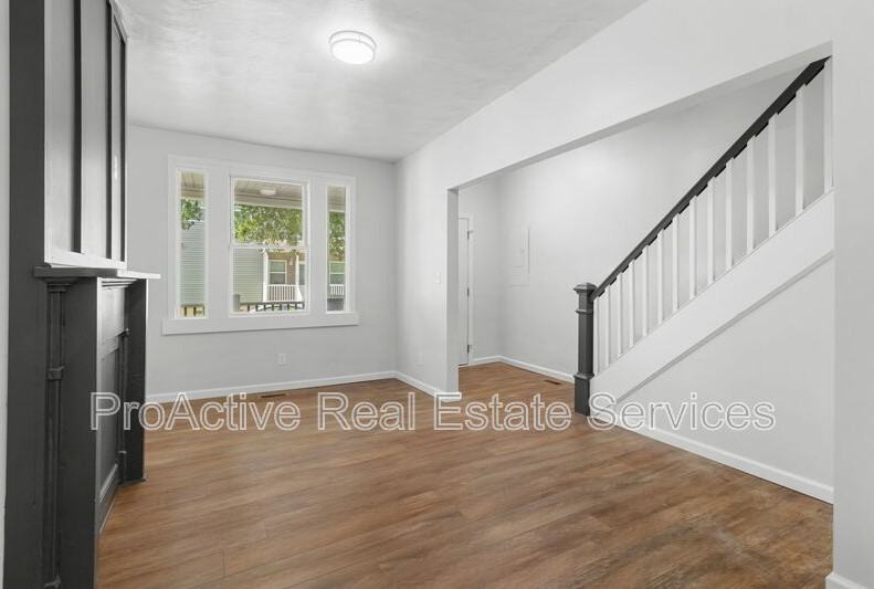943 Washington Ave - Photo 3 of 20