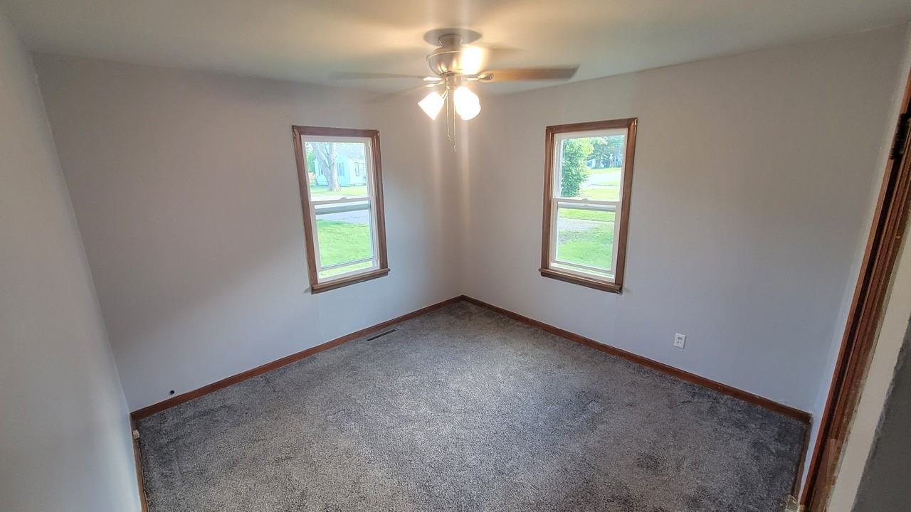 521 E Summit St #NA - Photo 2 of 8