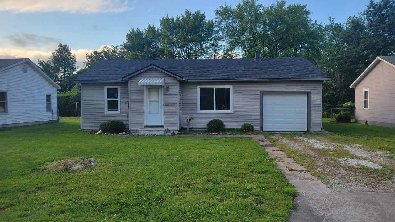 521 E Summit St #NA - Photo 3 of 8