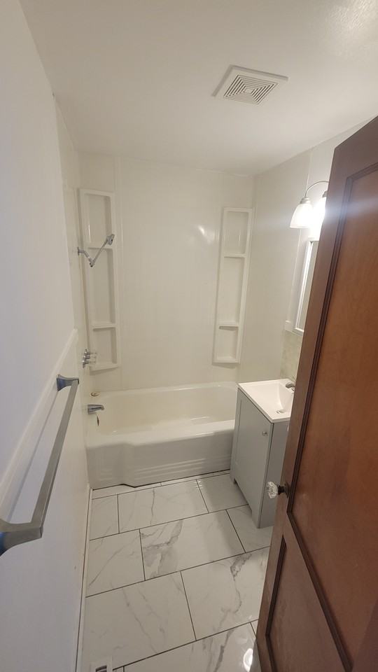 521 E Summit St #NA - Photo 4 of 8