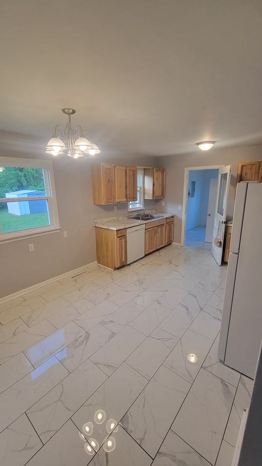 521 E Summit St #NA - Photo 5 of 8