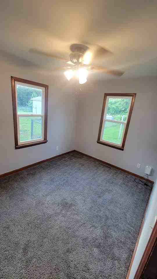 521 E Summit St #NA - Photo 6 of 8
