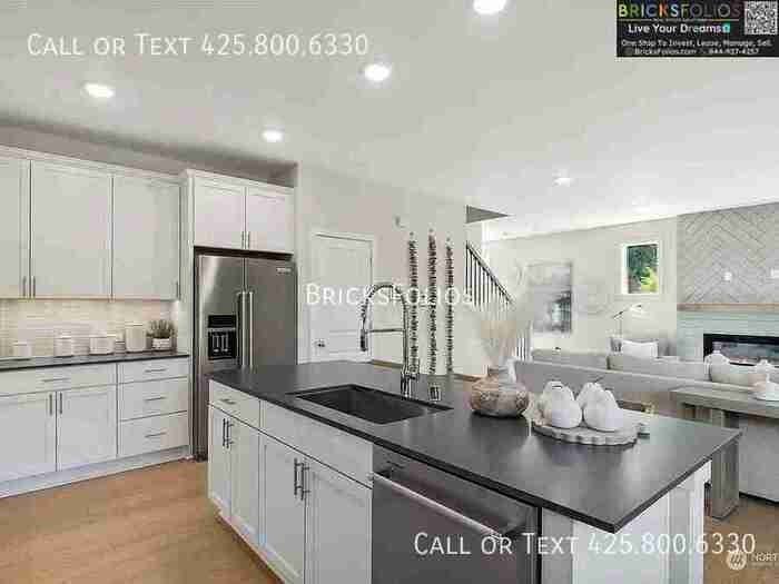 8148 51st St Ne - Photo 2 of 36