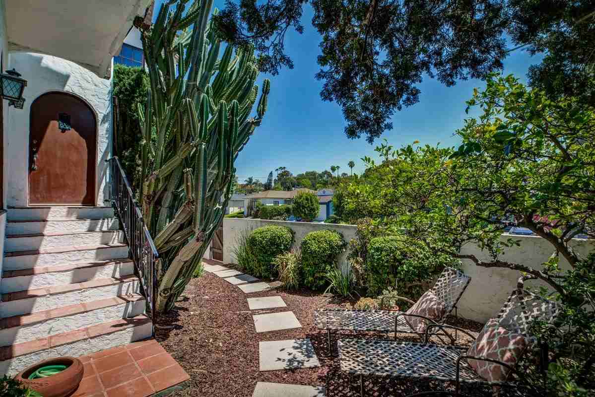 2433 W Silver Lake Dr - Photo 2 of 24