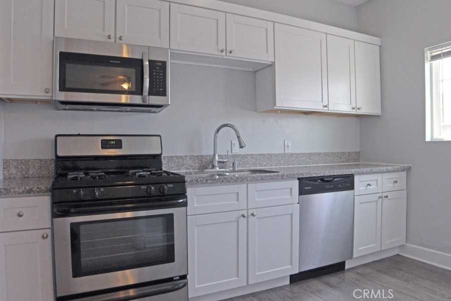 3111 Kenwood Ave #3111 - Photo 2 of 16