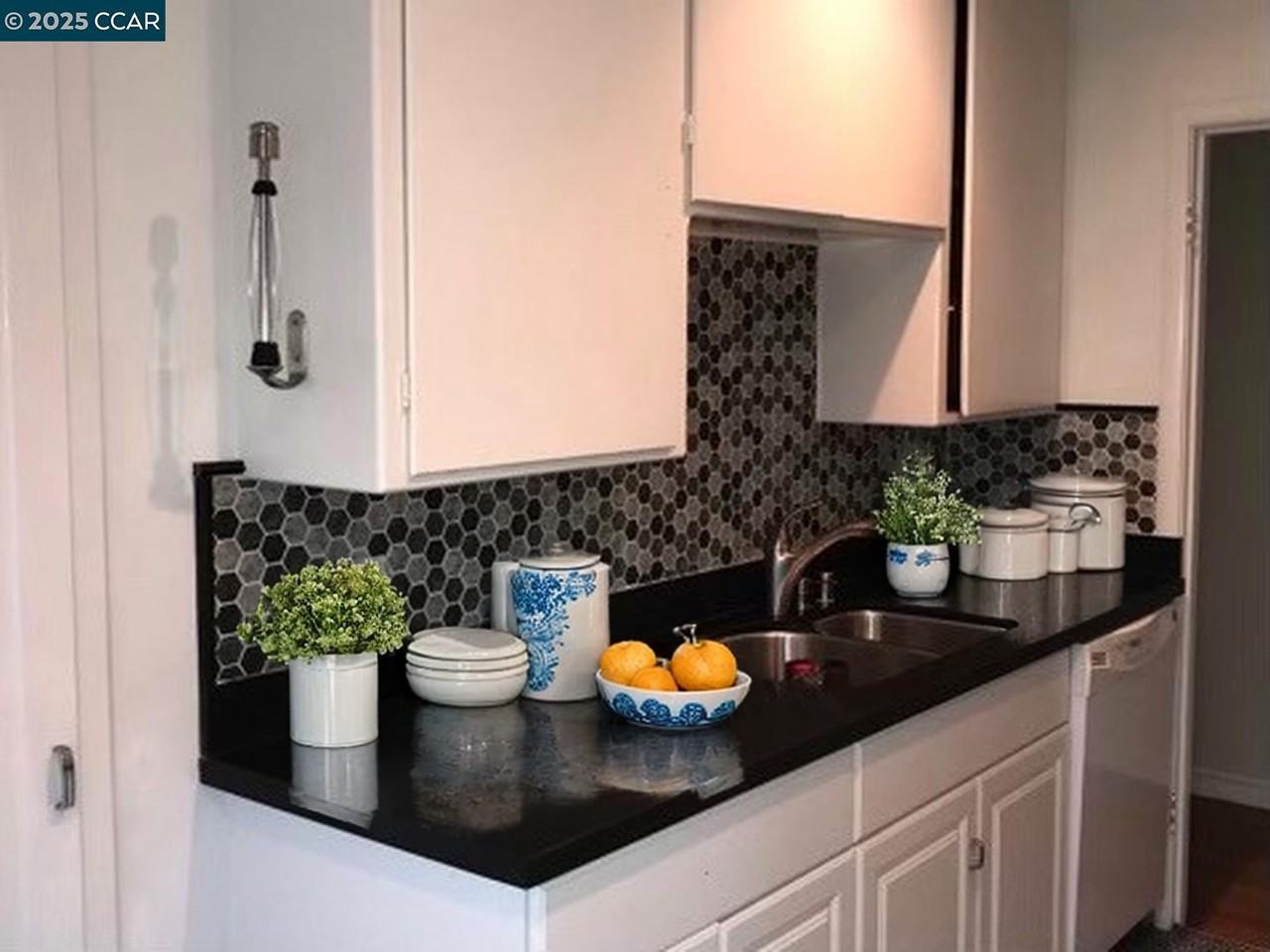 654 Beacon St #654B - Photo 2 of 7