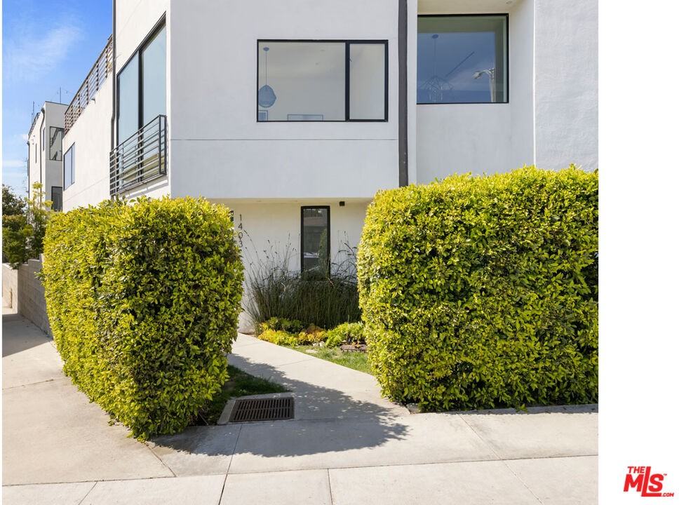 1403 Eagle Vista Dr #1403 - Photo 2 of 22