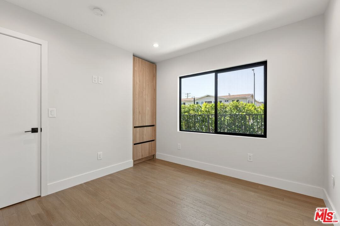 1444 S Crescent Heights Blvd