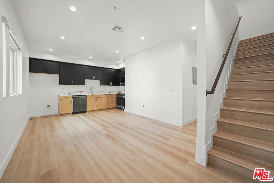 4204 Willimet St #4204 - Photo 2 of 31