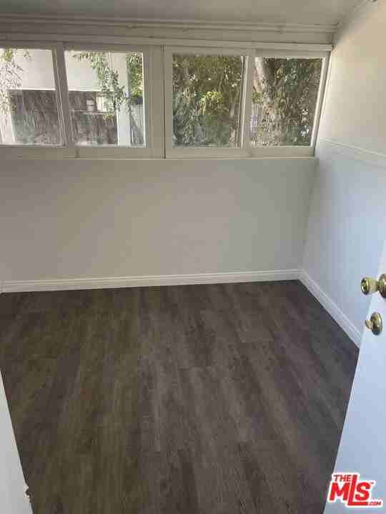 3925 S Normandie Ave #3925 - Photo 3 of 8