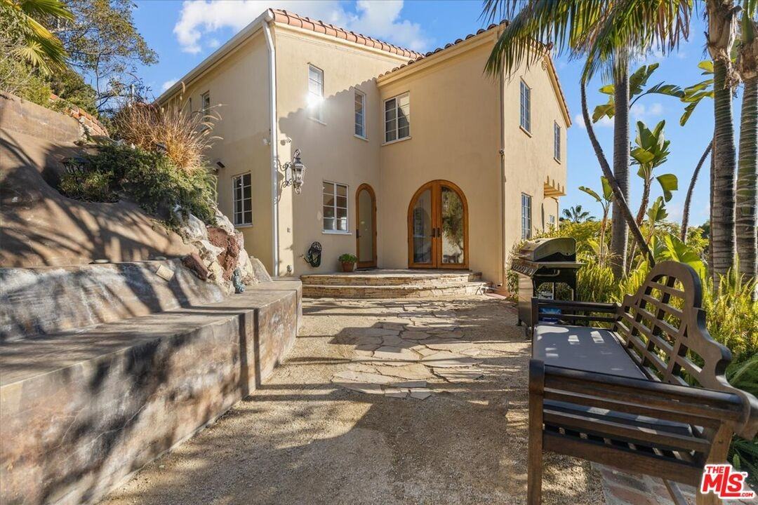 2856 Glendower Ave #2856 - Photo 3 of 50