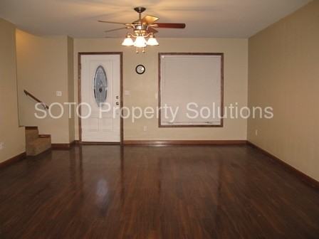 412 Steven St - Photo 3 of 11