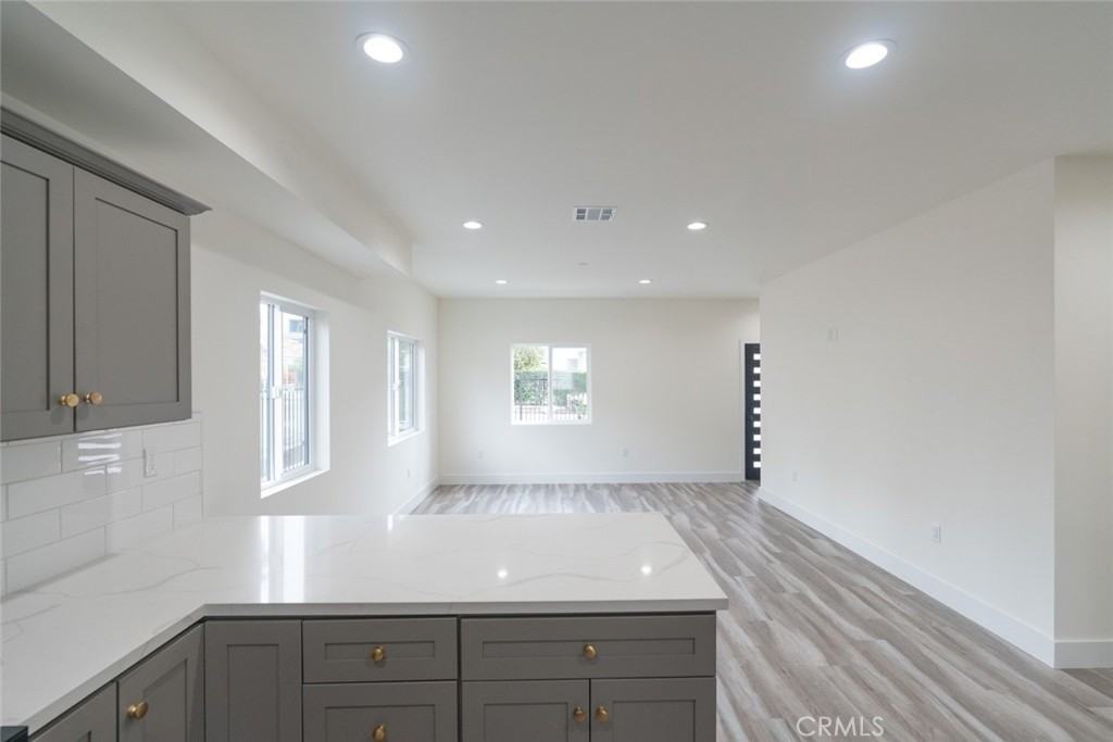 443 N Harvard Blvd #443 - Photo 3 of 42