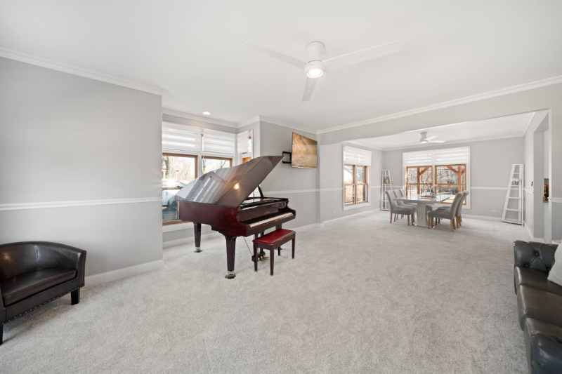 115 E Woodlawn Rd - Photo 2 of 11