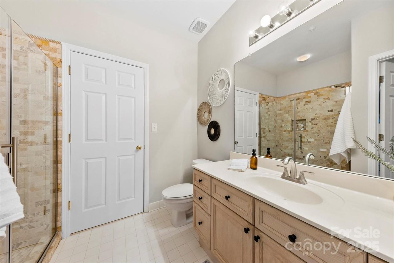 921 Northeast Dr #NA - Photo 3 of 7