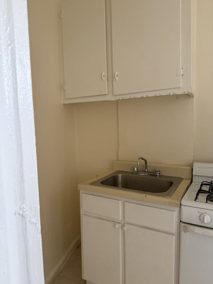 2200 Tiebout Ave #1F