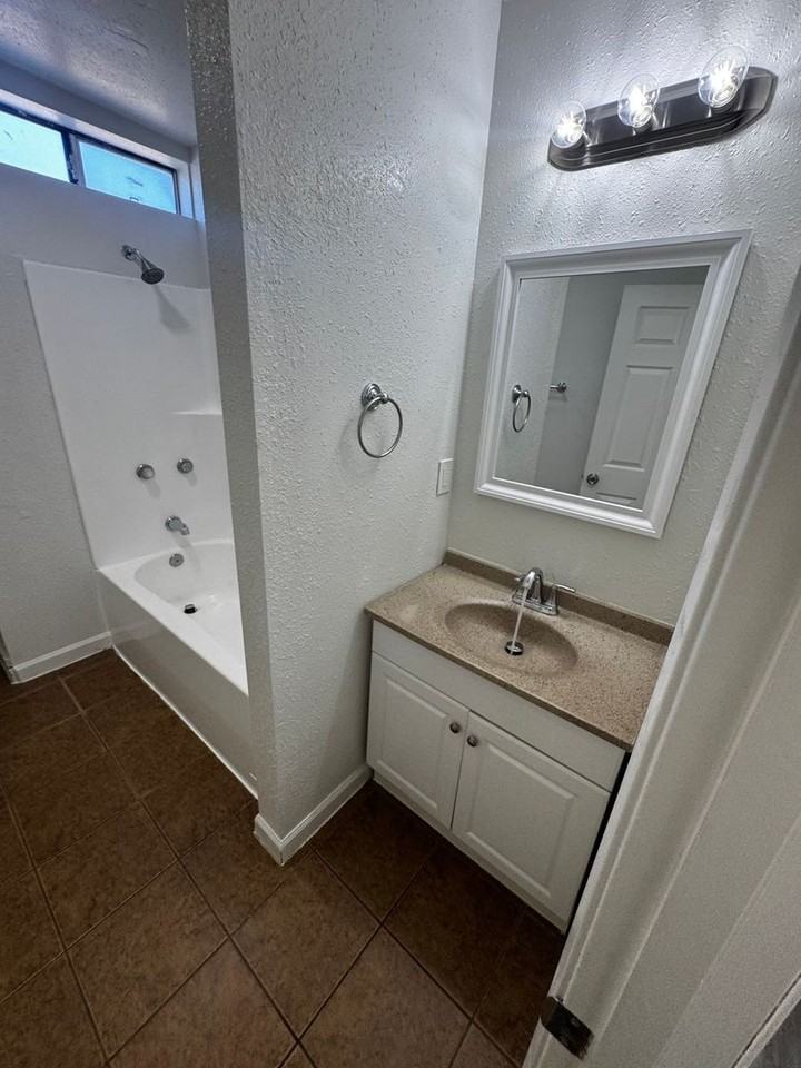 365 1/2 N Echo Ave - Photo 2 of 15