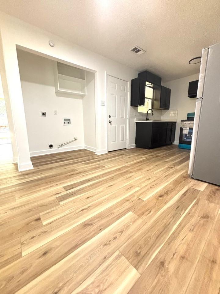 13808 Joan Dr - Photo 3 of 12