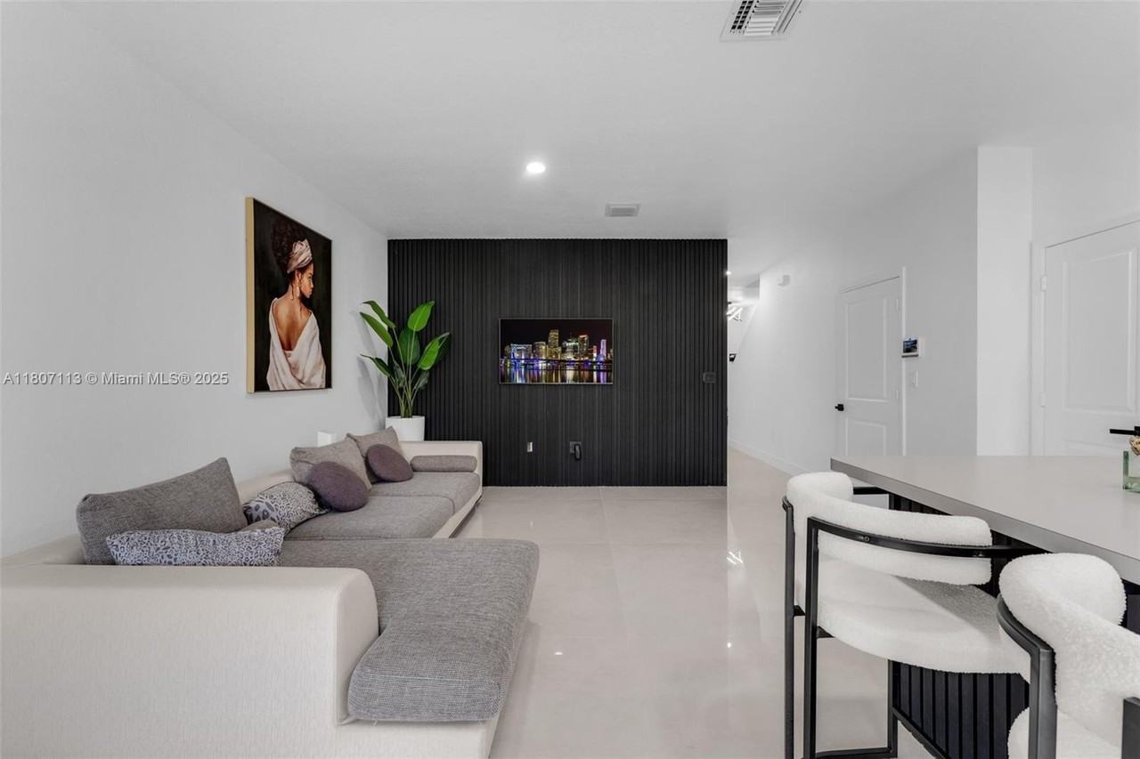 617 Sw 11th St - Photo 7 of 30