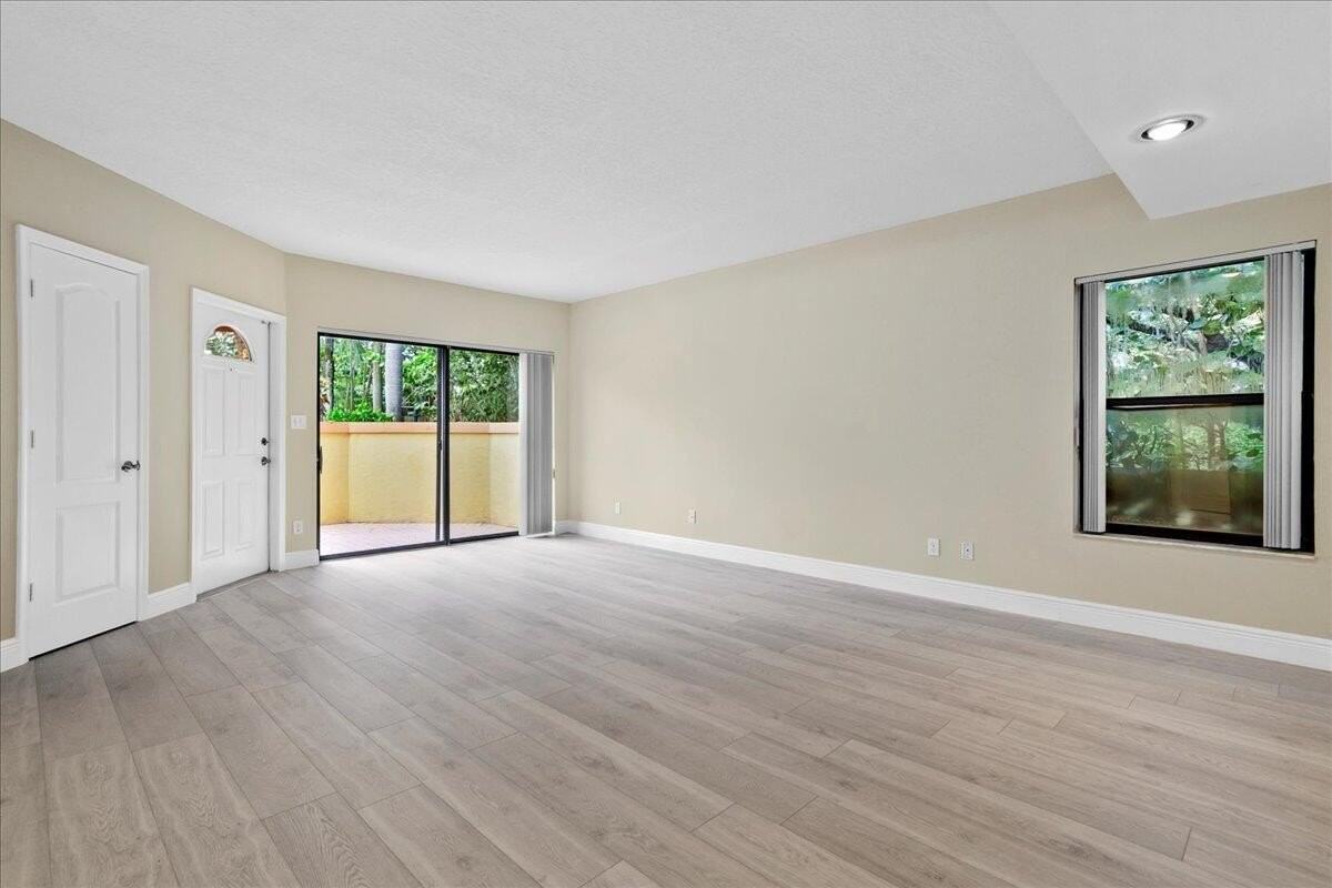 41 Uno Lago Dr - Photo 7 of 31