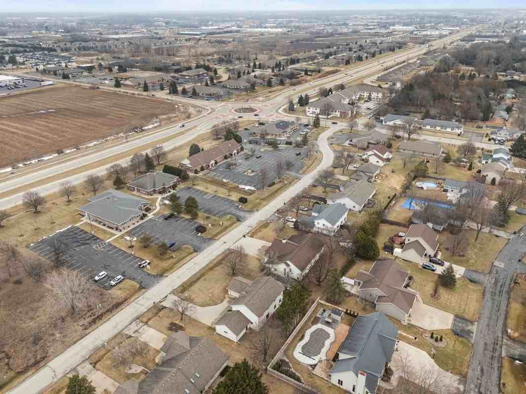 W6157 Aerotech Dr - Photo 4 of 41